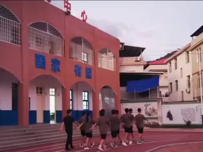 Cuando los padres chinos delegan el control sobre sus hijos adultos