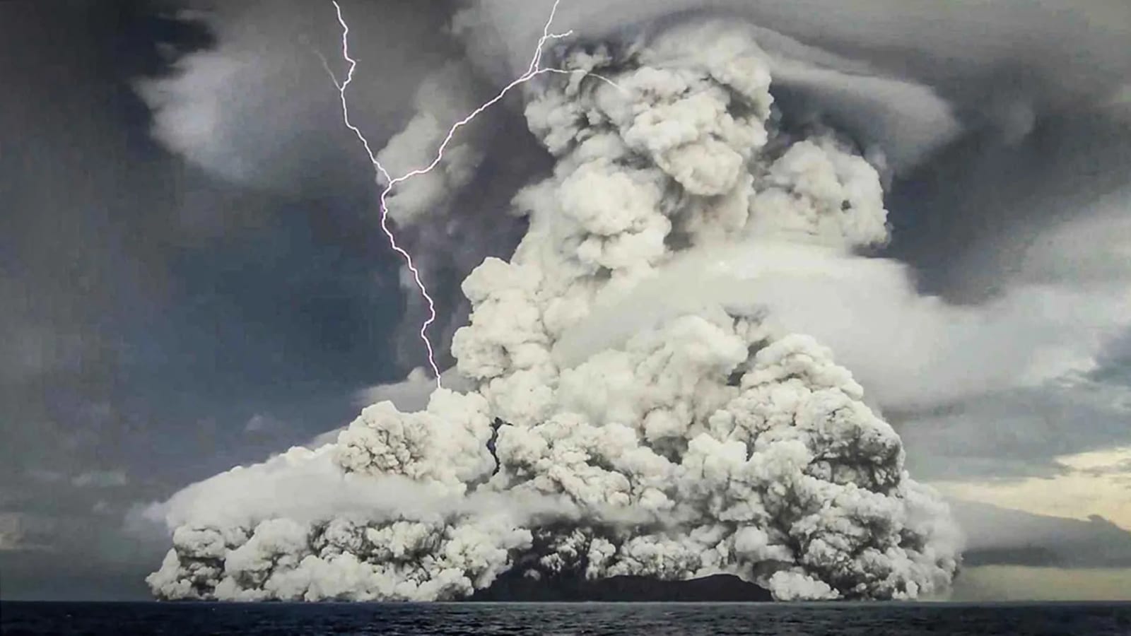 Scientists stunned as volcano cloud starts destroying methane