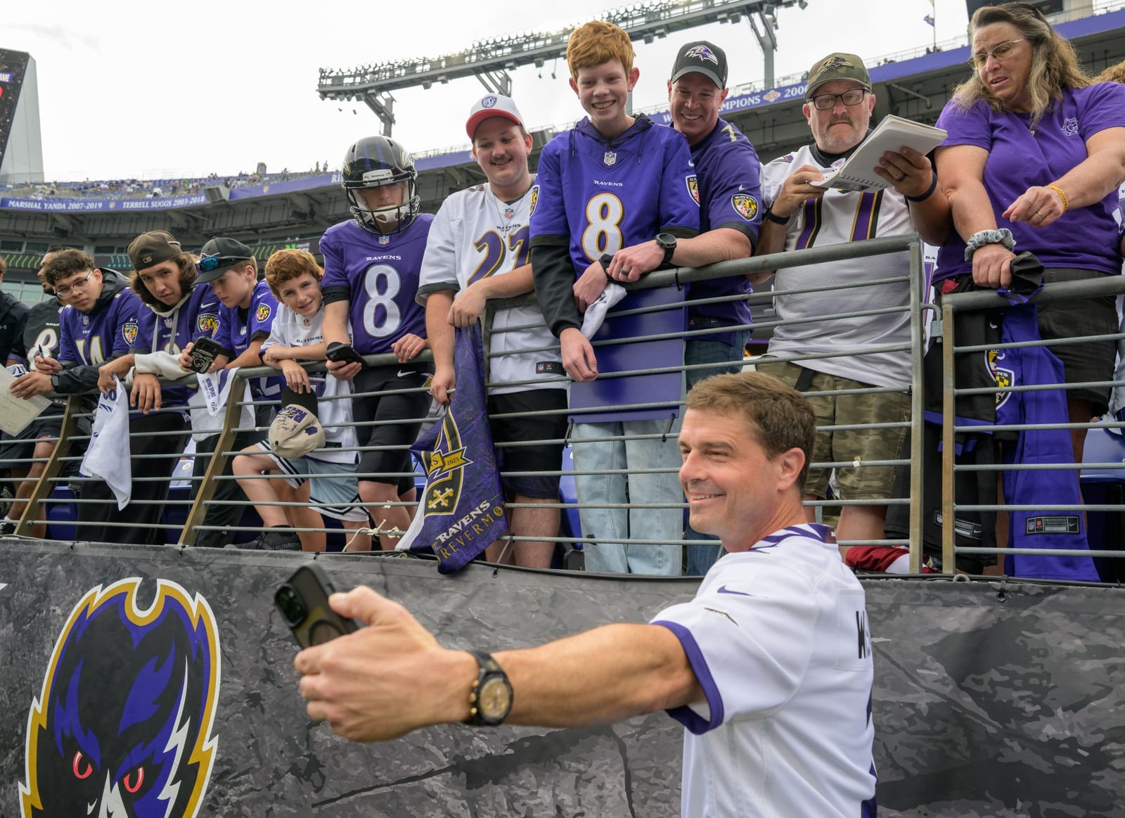 NASA Astronaut Reid Wiseman asiste a Ravens vs. Saints Game
