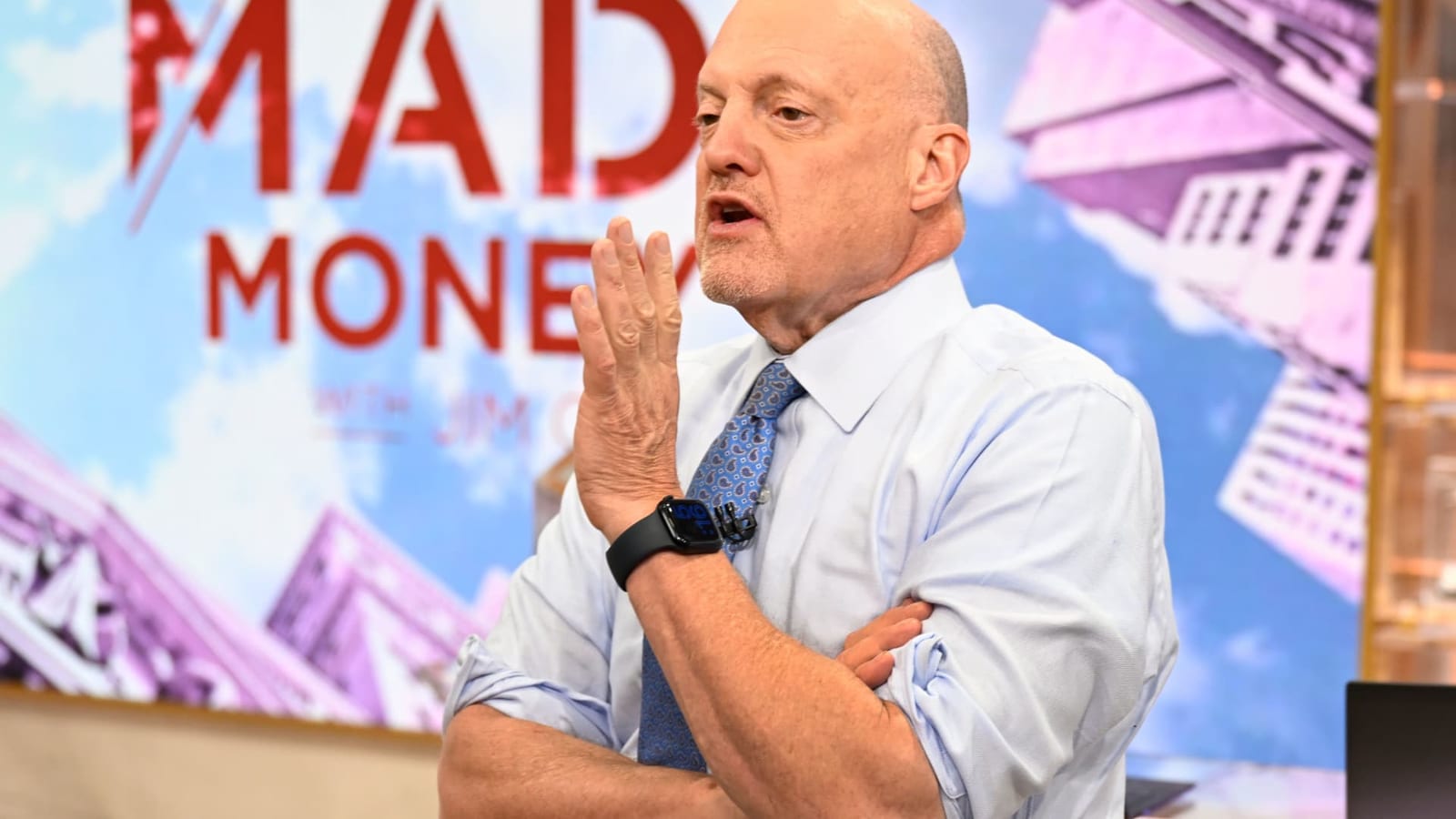 Jim Cramer says history offers a playbook for navigating a Fed rate-hiking cycle