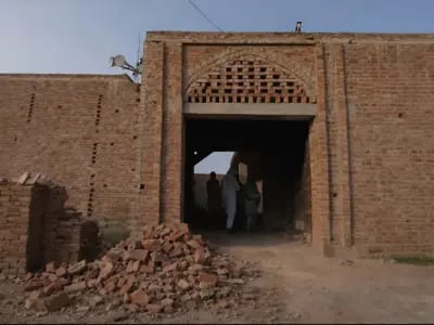 Mezquita construida por persona trans suscita preguntas sobre fe y pertenencia en Pakistán