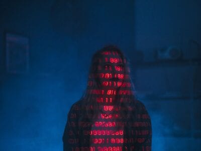 Bangladesh pesa una ley cibernética más dura, ya que los abusos generados por la AI apuntan a mujeres