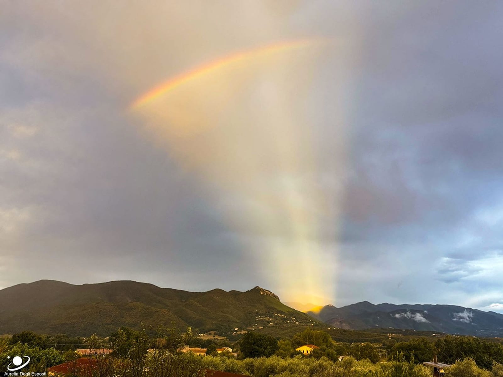 APOD: 2026 October 20 – An Anticrepuscular Rainbow Fan